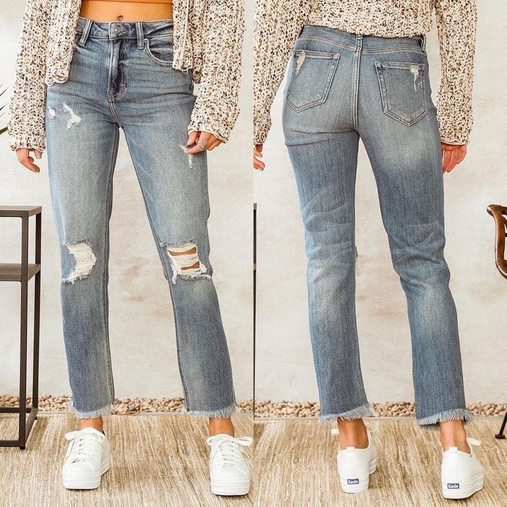 Zoey Mom Jean New With Tags Size 28 ultra high rise in Medium Wash